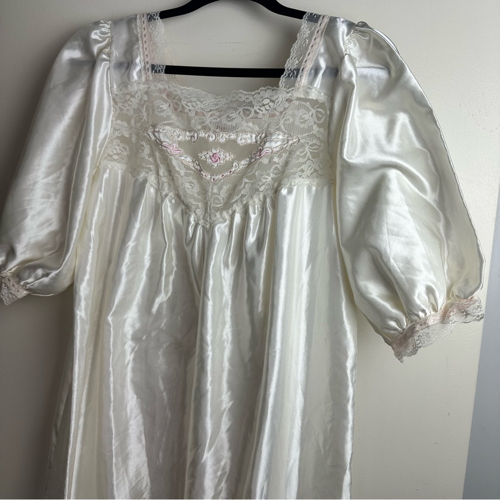 Lisa Steven’s White Vintage Satin Lace Embroidered 1/2Sleeves Ladies Nightgown S - Picture 7 of 15
